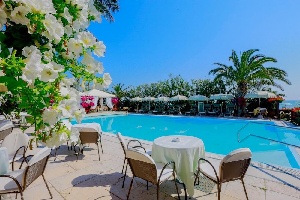 Hotel Mion Charme & Relax Silvi Marina Exterior foto