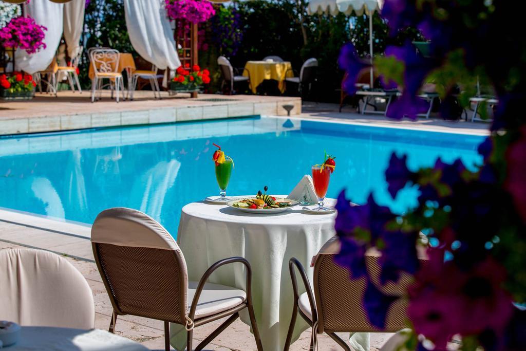 Hotel Mion Charme & Relax Silvi Marina Exterior foto